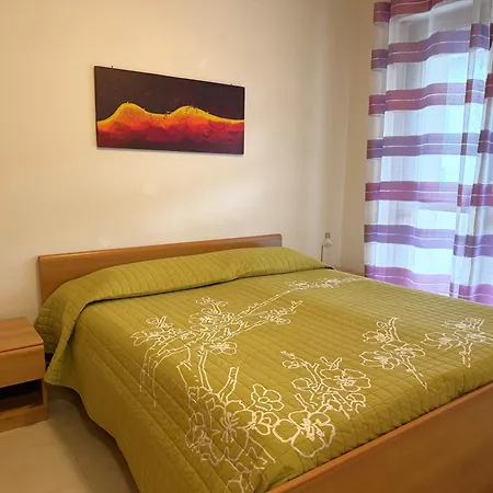 Rosanna Apartment
